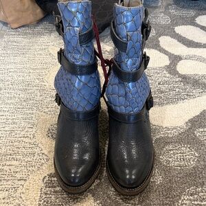 FREE BIRD ALLIGATOR SKIN WOMENS BOOTS